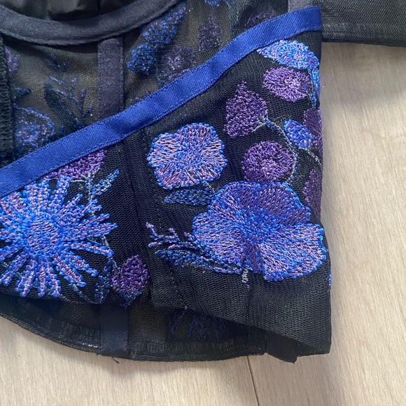 FL&L KAYLEE CROP TOP NWOT - Picture 10 of 11